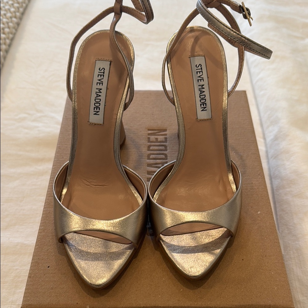 Steve Madden Beki gold leather heel